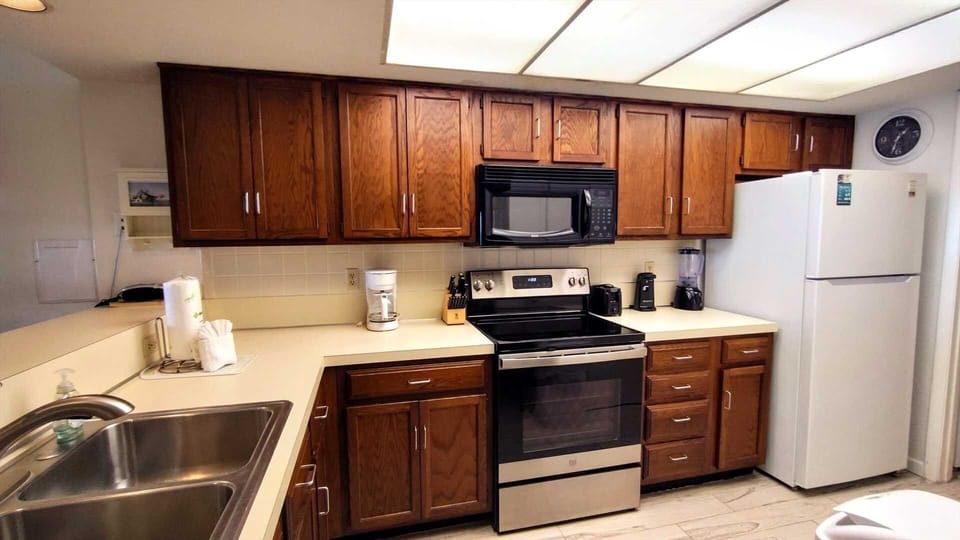 Indoors, Kitchen, Refrigerator, Microwave, Oven