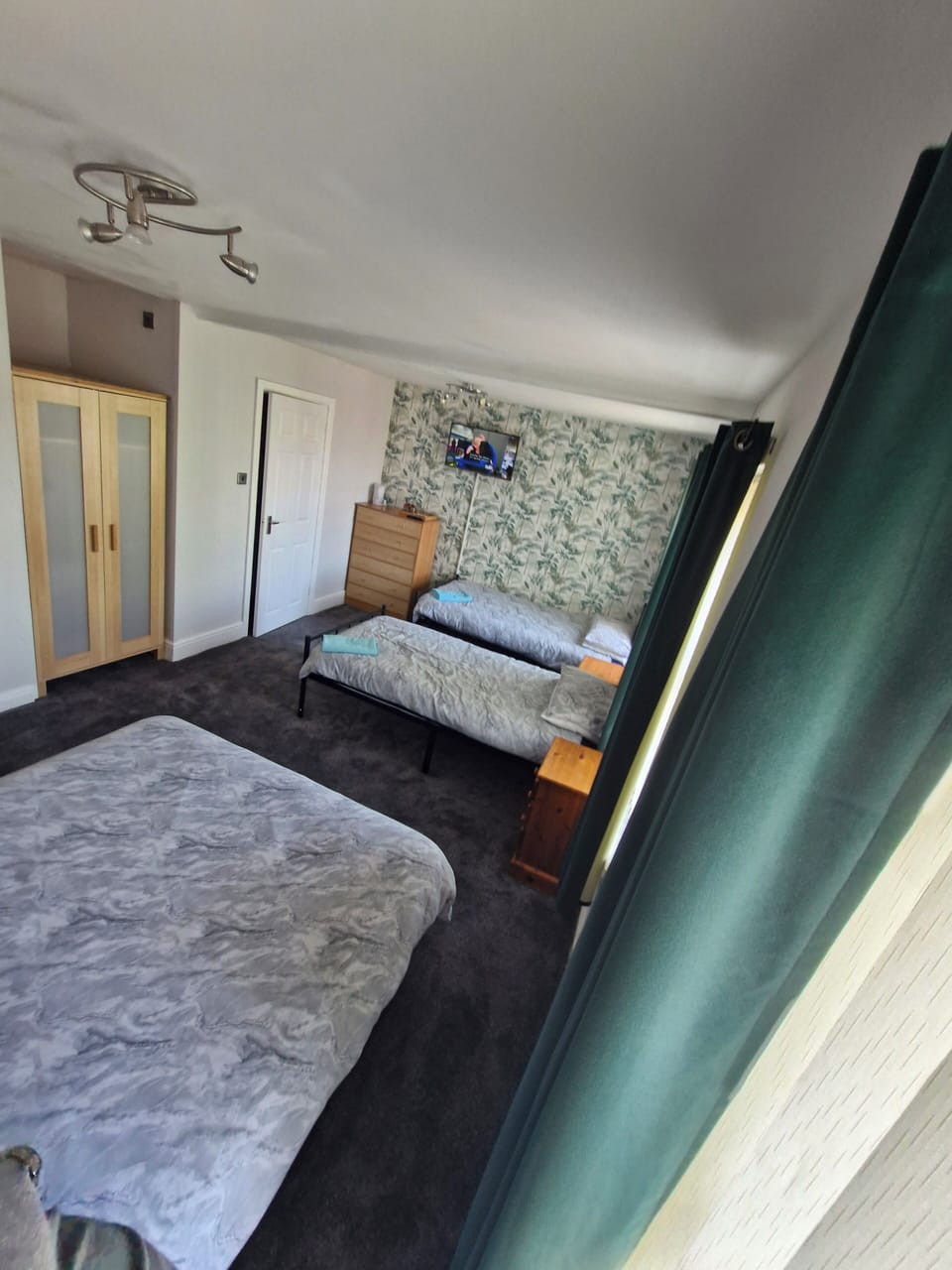 Individually decorated, iron/ironing board, free WiFi, bed sheets