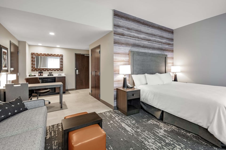In-room safe, desk, laptop workspace, iron/ironing board