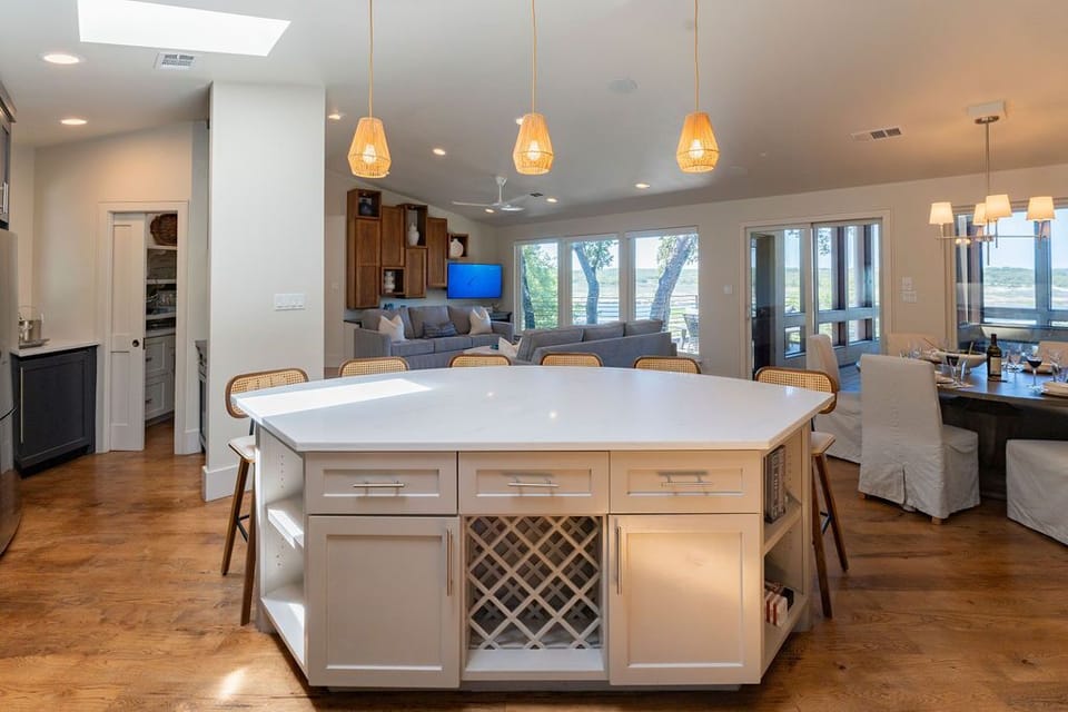 Lake Travis Escape - Walker Luxury Vacation Rentals