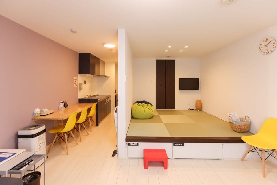 Family Room 302 | Premium bedding, down comforters, individually furnished, desk