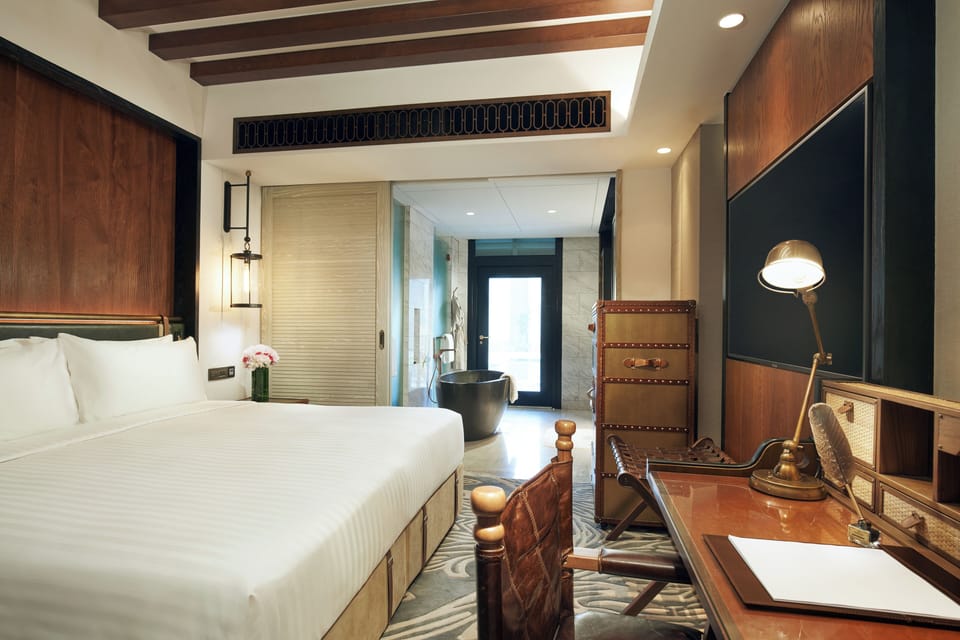 Premier Room Pool Access | Minibar, in-room safe, desk, soundproofing