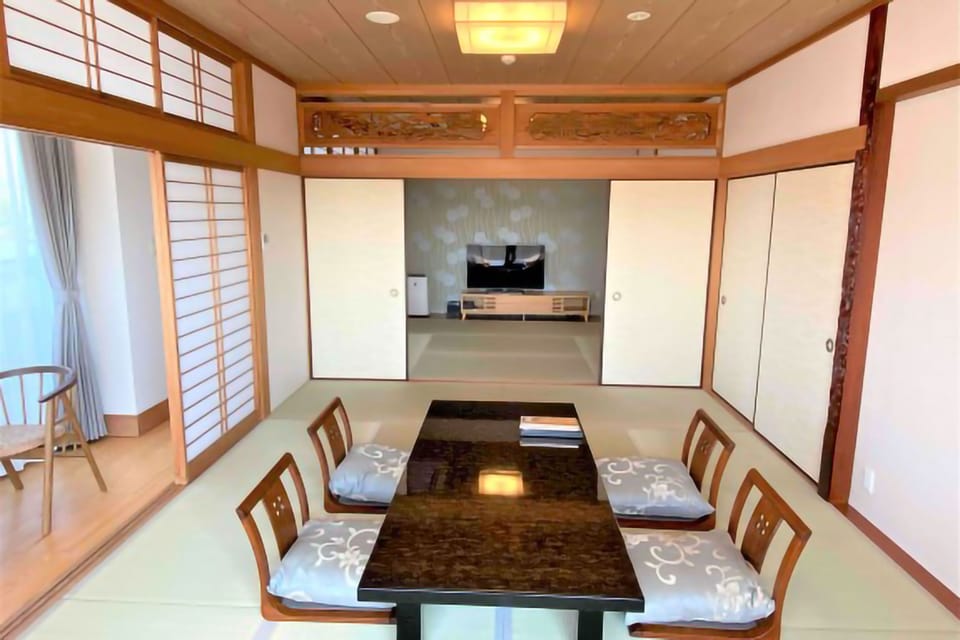 Junior Suite, Non Smoking, Ocean View | In-room safe, desk, individually decorated, individually furnished