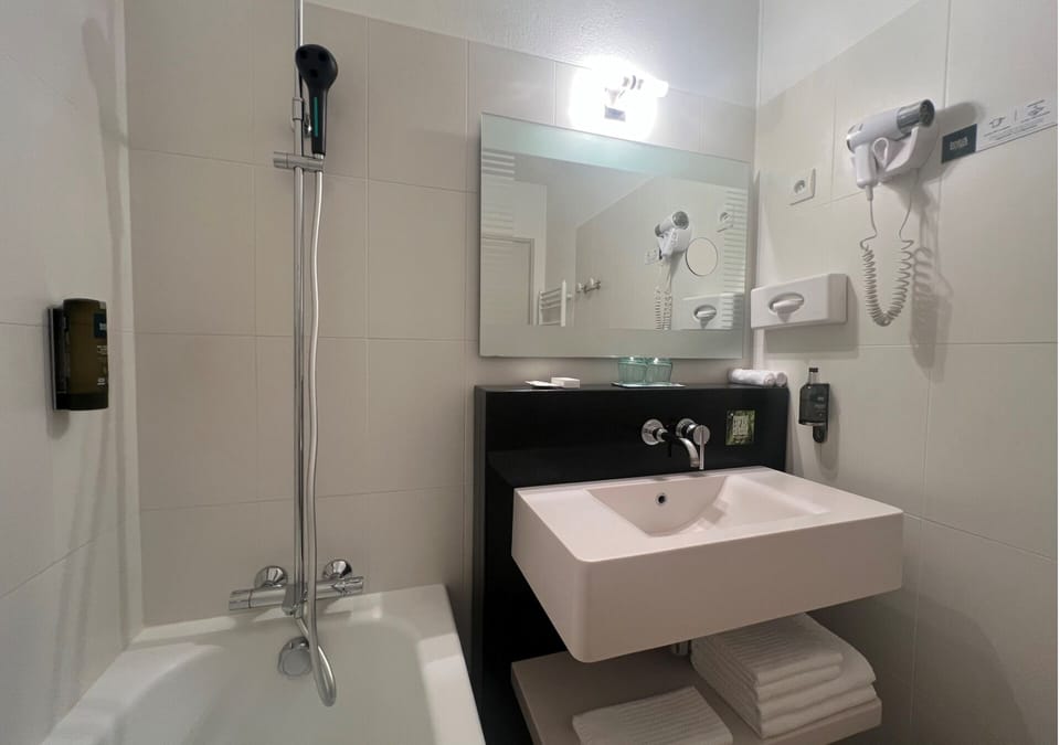 Superior Double Room | Bathroom | Eco-friendly toiletries, hair dryer, towels, soap