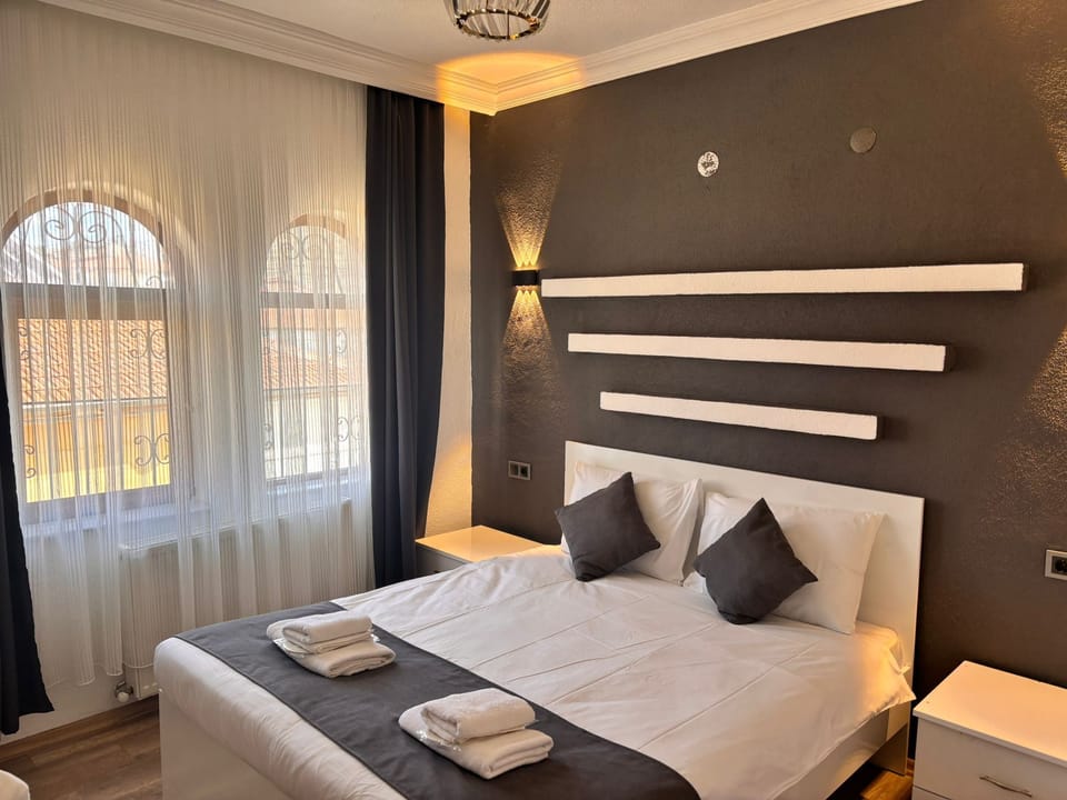 Comfort Room, 1 Bedroom, Non Smoking, City View | 1 bedroom, desk, soundproofing, free WiFi