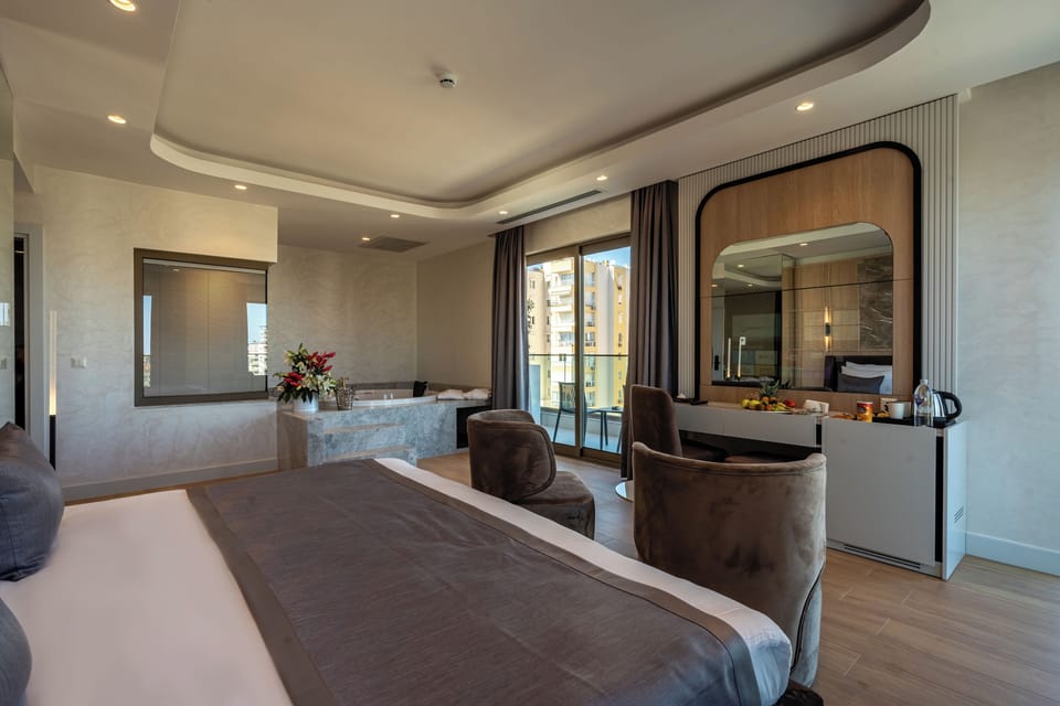Deluxe Suite, 1 Bedroom | Premium bedding, Select Comfort beds, minibar, desk
