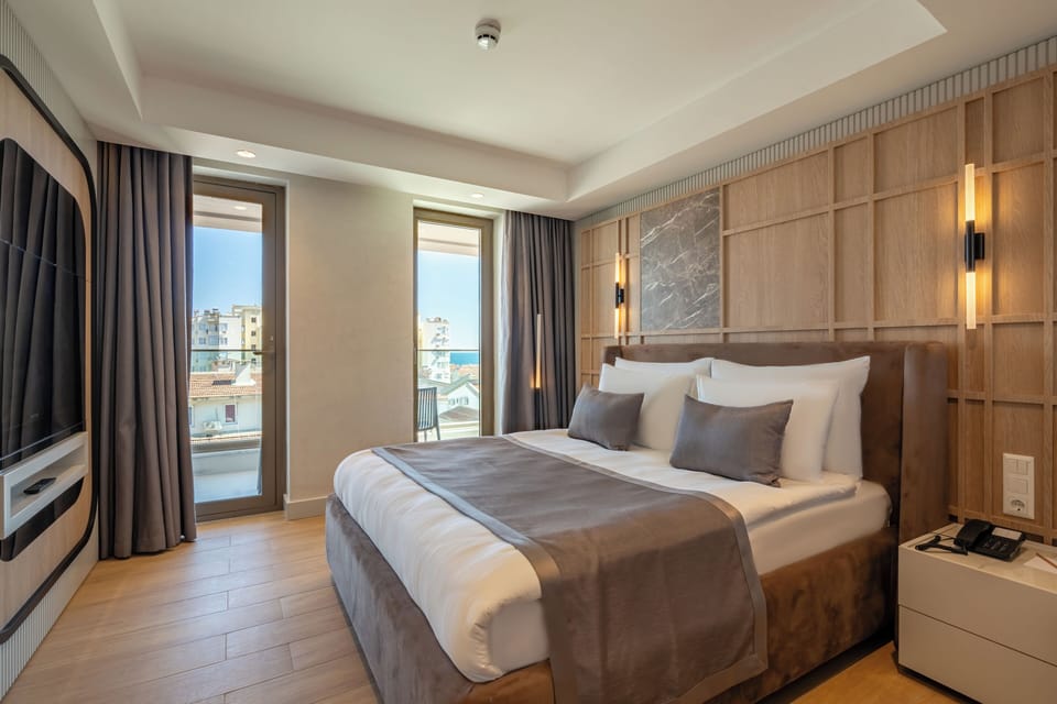 Family Room | Premium bedding, Select Comfort beds, minibar, desk