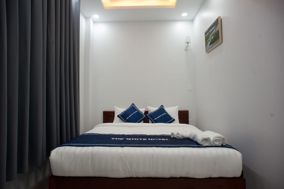 Deluxe Double Room | Hypo-allergenic bedding, minibar, blackout drapes, soundproofing