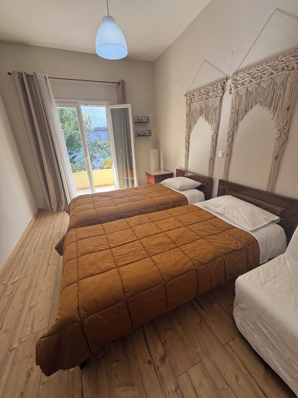 Family Apartment | Premium bedding, laptop workspace, iron/ironing board, free WiFi