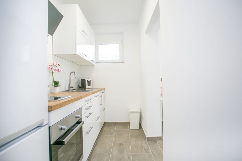 Studio | Private kitchen | Coffee/tea maker, fridge, oven, stovetop