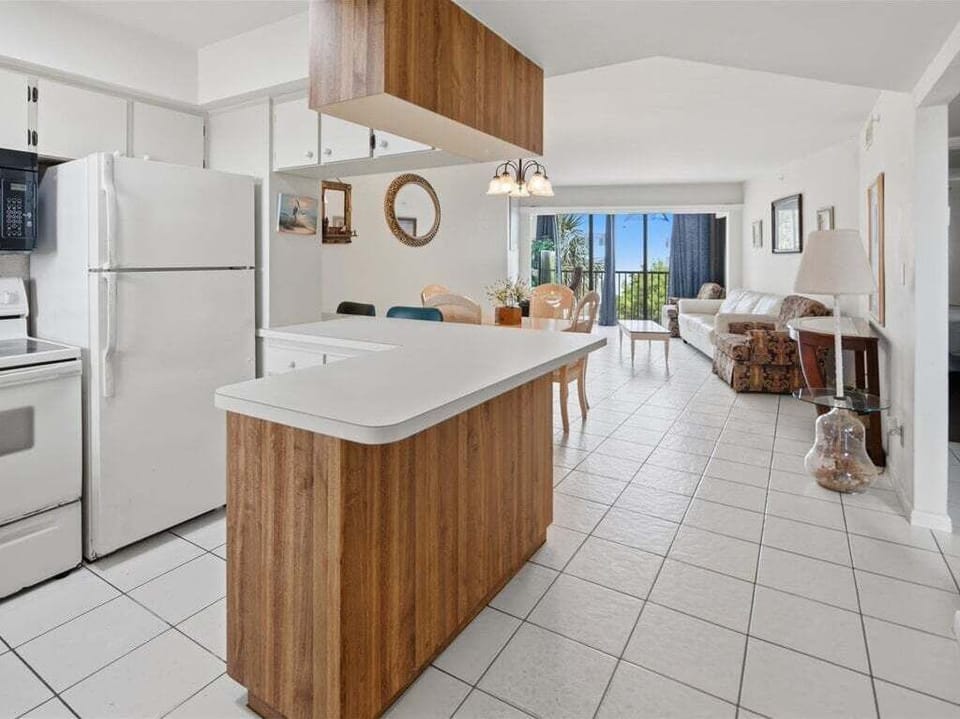 Kitchen & Living Area
