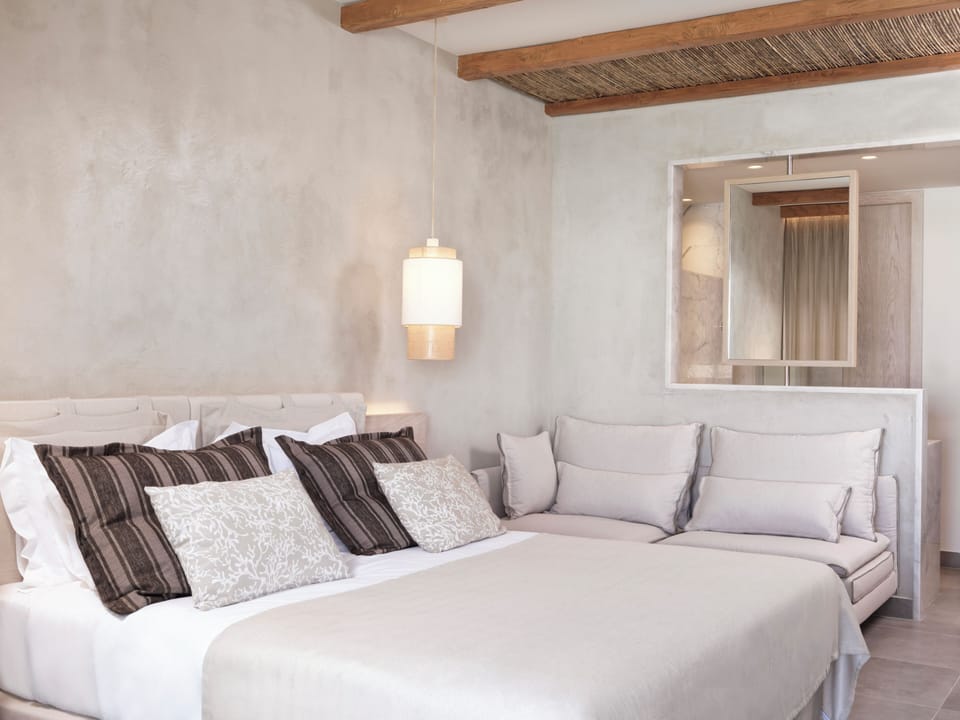 Premium bedding, pillowtop beds, minibar, in-room safe