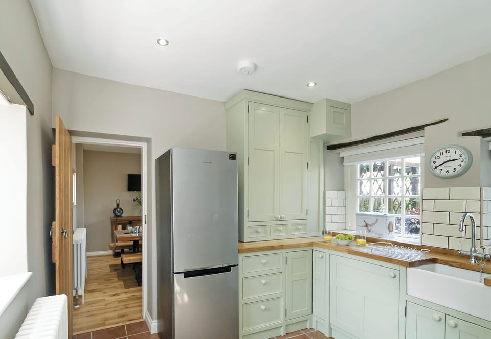 Light and airy country kitchen | Pinfold Cottage, Richmond