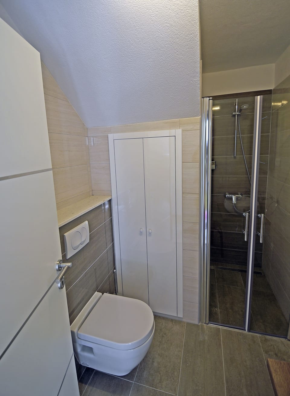 Deluxe Double Room | Bathroom | Shower, free toiletries, hair dryer, towels