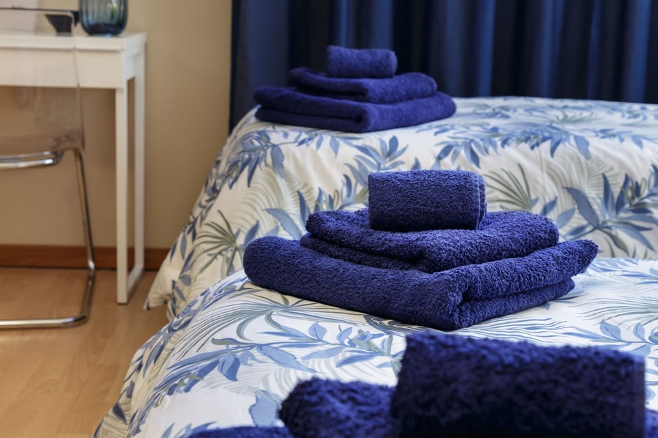 Quadruple Room | Minibar, in-room safe, desk, laptop workspace