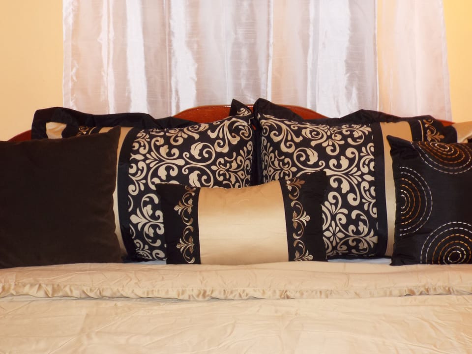 2 bedrooms, Egyptian cotton sheets, premium bedding, in-room safe