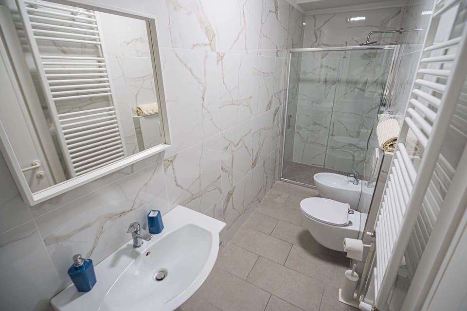 Shower, free toiletries, hair dryer, bidet