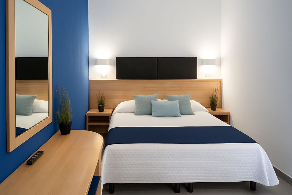 Double Room | Minibar, in-room safe, desk, laptop workspace