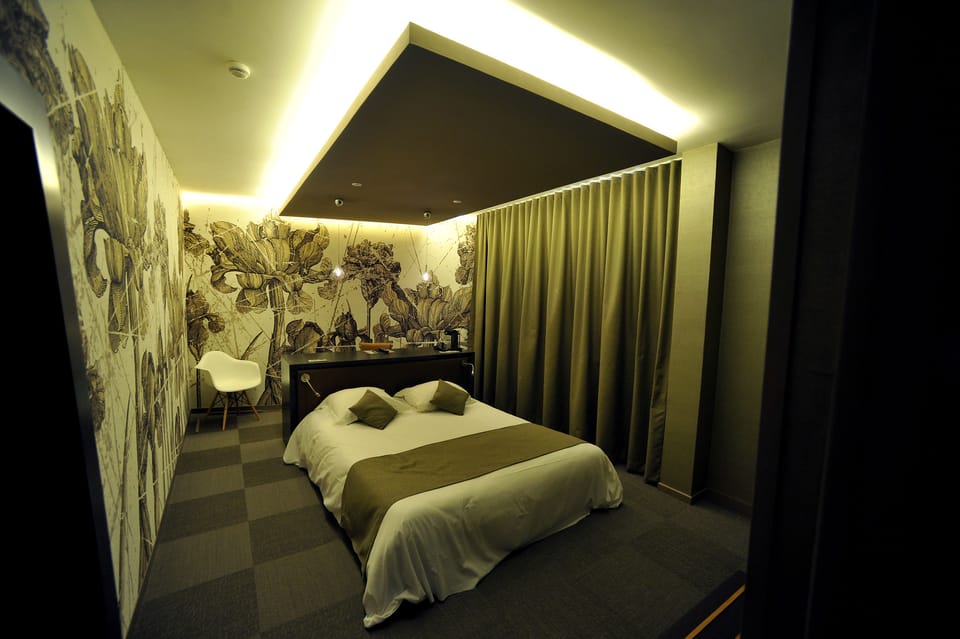 Elegance Suite | Pillowtop beds, free minibar, in-room safe, desk