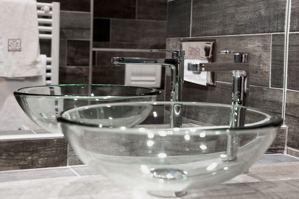 Economy Single Room | Bathroom | Hair dryer, towels