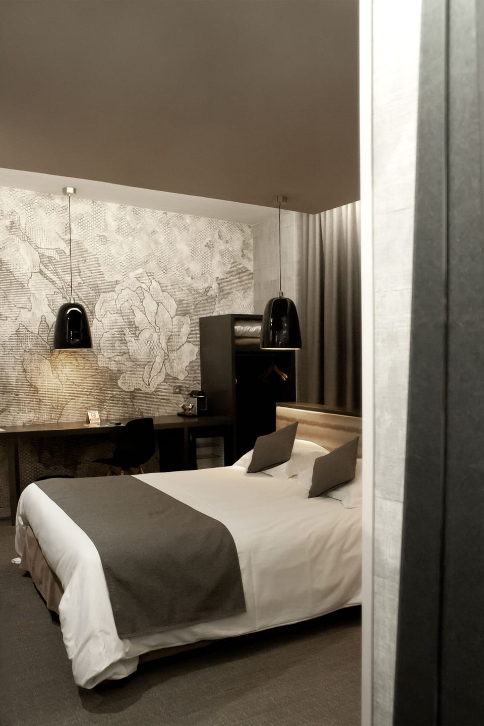 Pillowtop beds, free minibar, in-room safe, desk