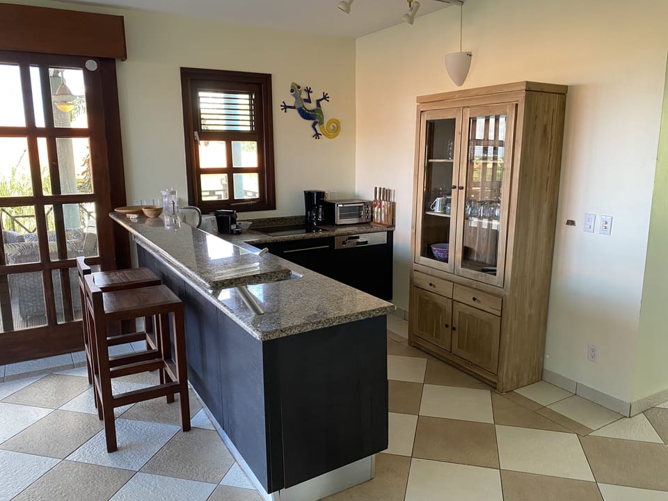 Woonkamer en open keuken
Living room and open-plan kitchen