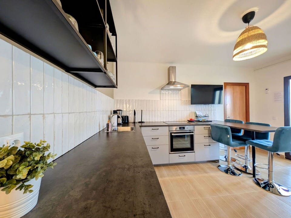 Furniture, Interior Design, Countertop, Kitchen, Flooring, Wall, Kitchen Appliance, Cabinetry, Floor, Ceiling
