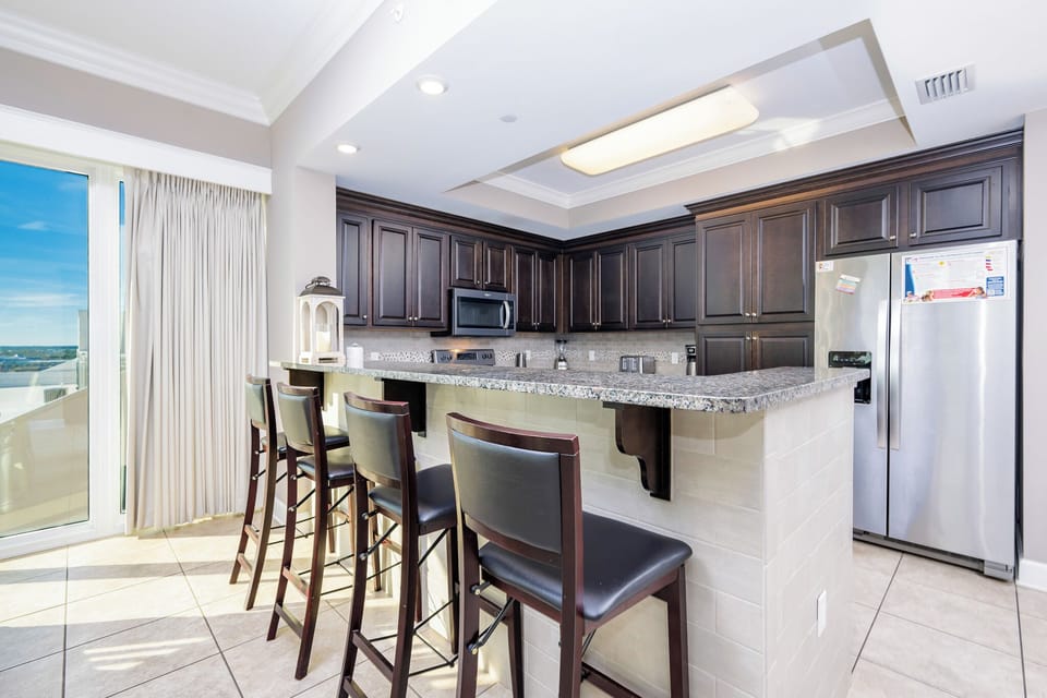 Sip your morning coffee at the breakfast bar and get ready for a beach day in this stylish space
