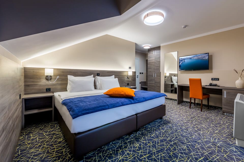 Superior Double or Twin Room | Minibar, in-room safe, soundproofing, free WiFi
