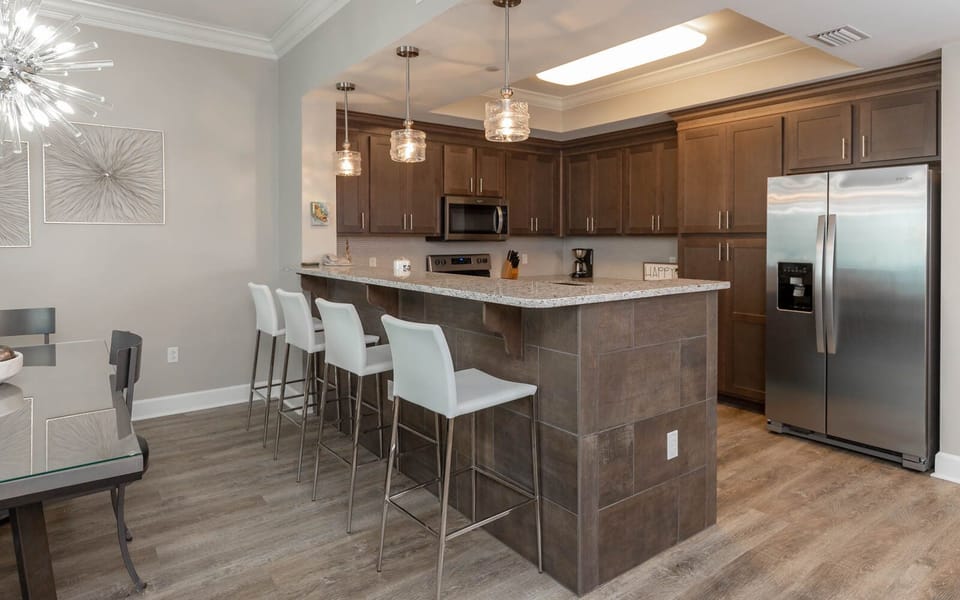 Wake up with morning coffee at the breakfast bar and get ready for a beach day in this stylish space