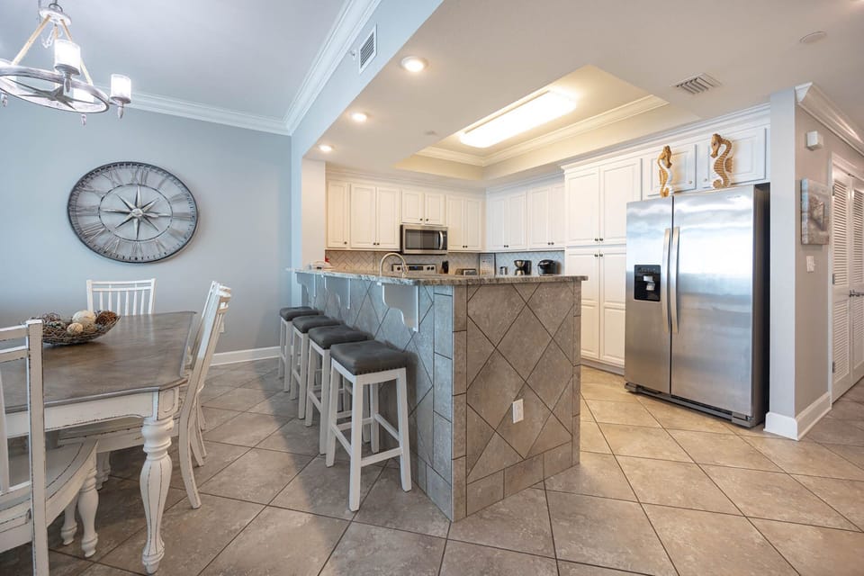 Sip your morning coffee at the breakfast bar and get ready for a beach day in this stylish space
