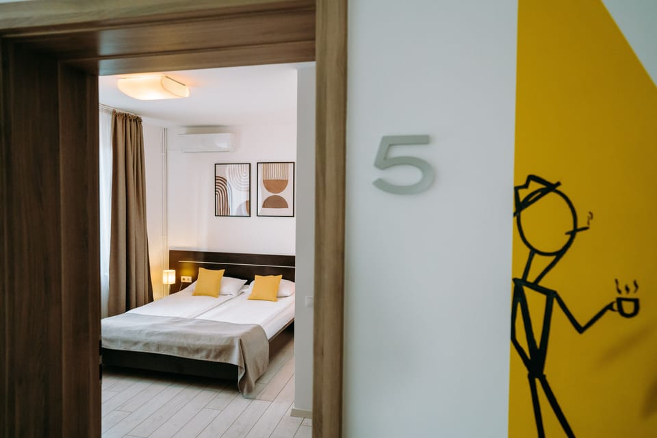 Standard Room, Courtyard View | Individually decorated, individually furnished, desk, blackout drapes