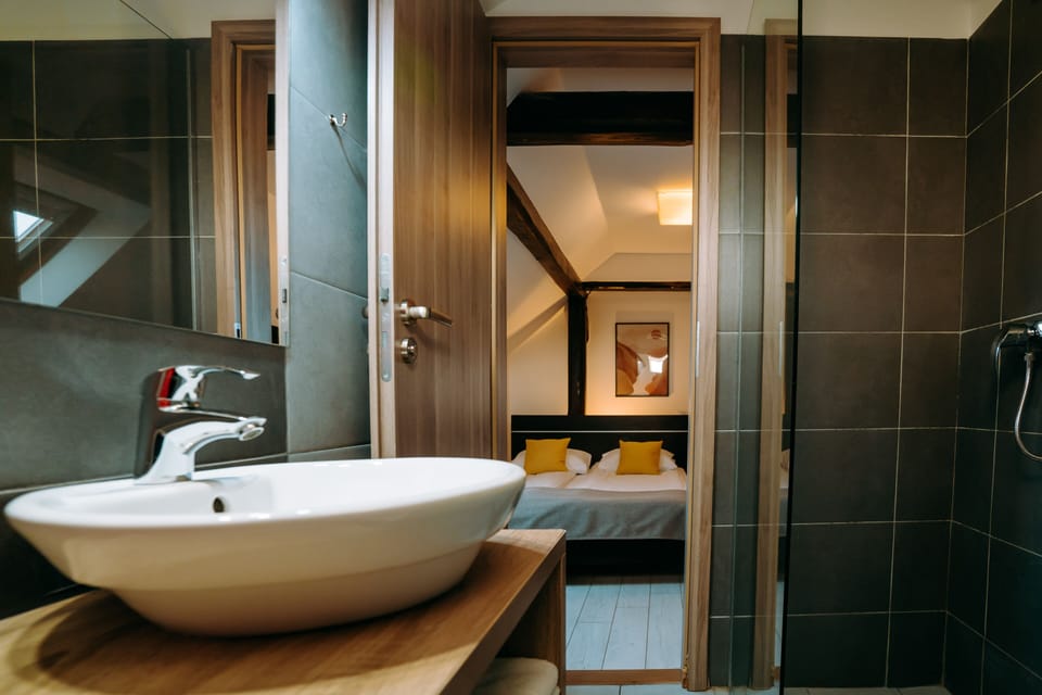 Standard Room, Courtyard View | Individually decorated, individually furnished, desk, blackout drapes