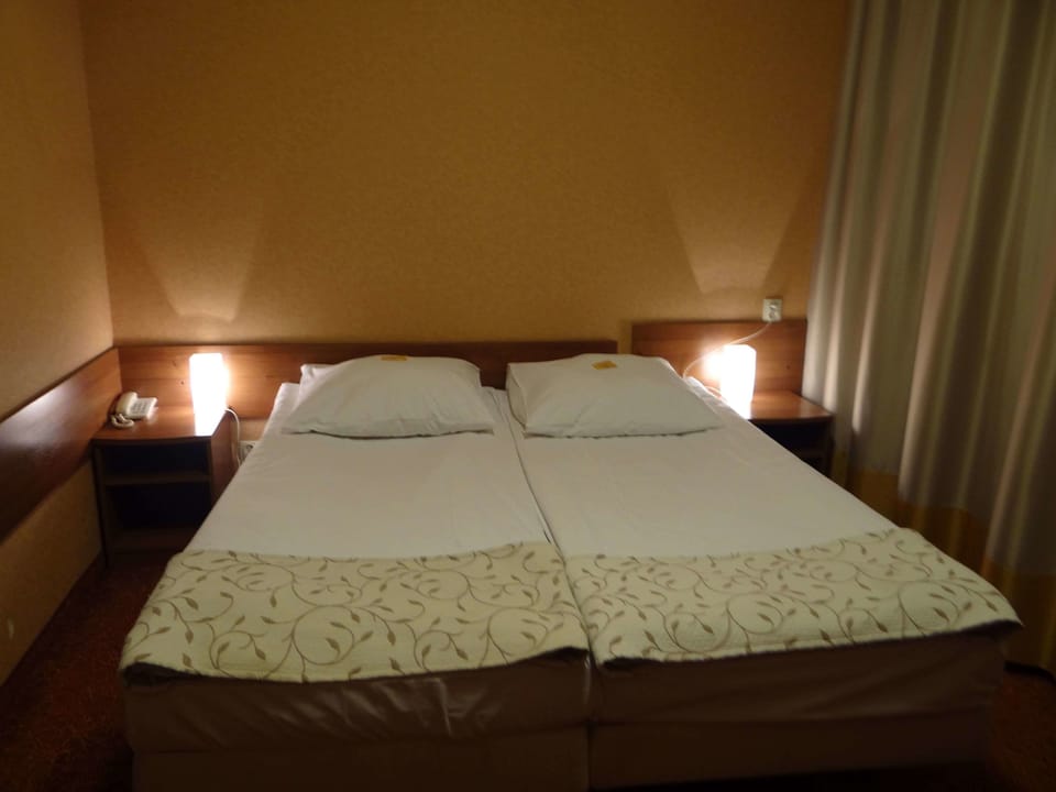 Double Room | Premium bedding, pillowtop beds, in-room safe, desk