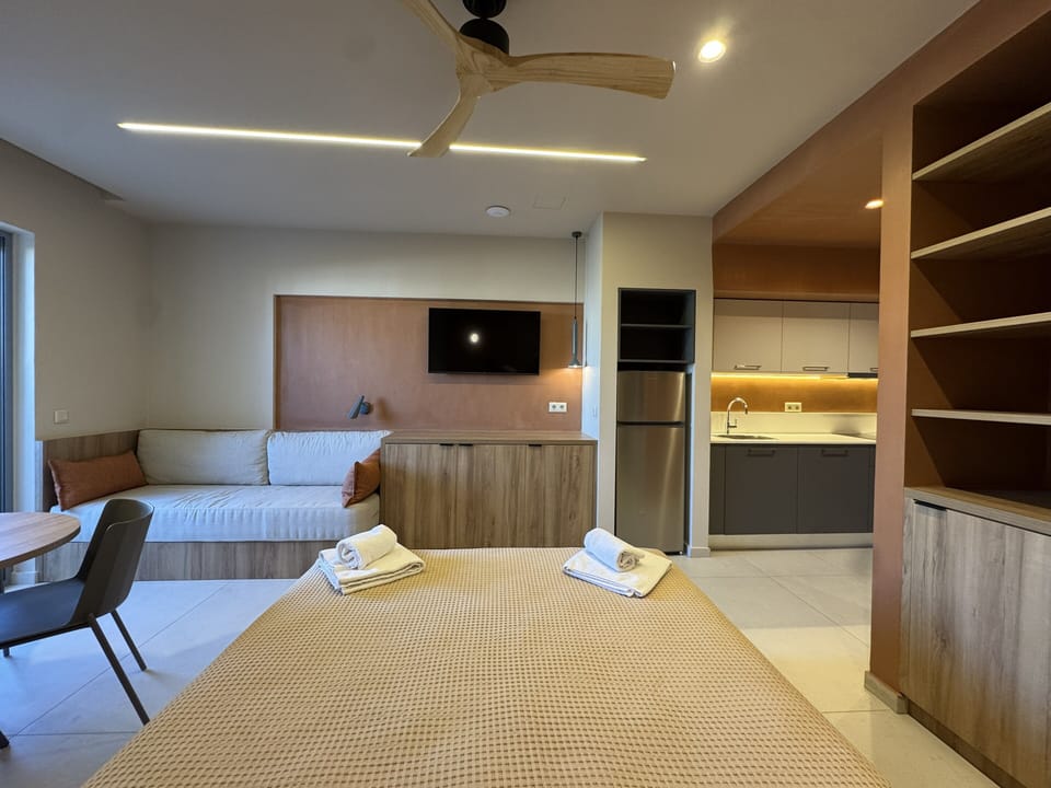 Deluxe Triple Room | In-room safe, blackout drapes, soundproofing, iron/ironing board