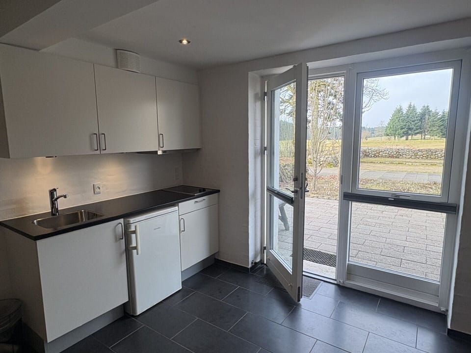 Apartment for 2 people | Private kitchen | Mini-fridge, coffee/tea maker, electric kettle, cookware/dishes/utensils