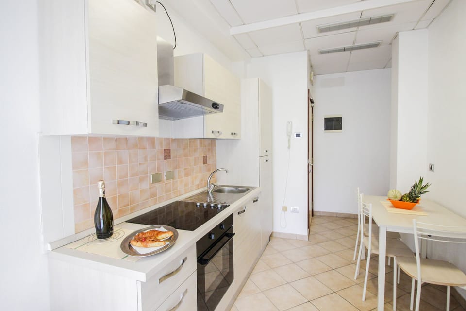 Apartment, 1 Bedroom (2 persone) | In-room safe, desk, iron/ironing board