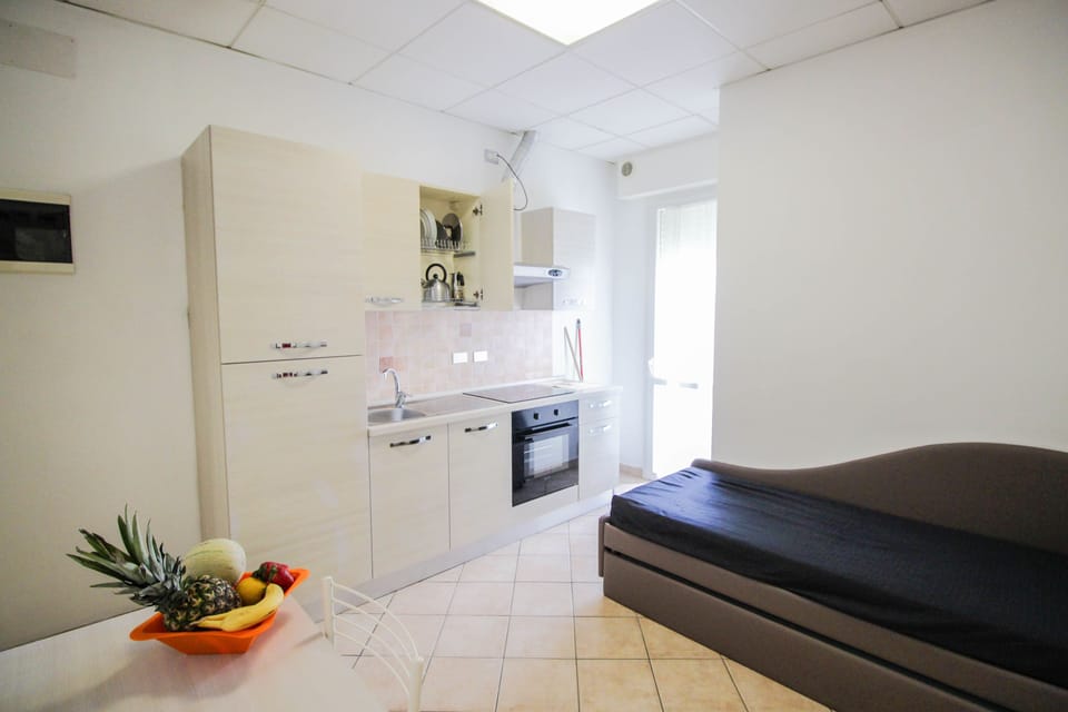 Apartment, 1 Bedroom (4 persone) | Living area | Flat-screen TV