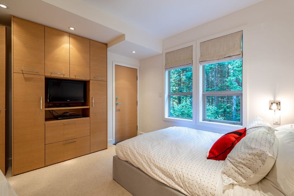 Lower Level - 3rd Bedroom with Queen & Single Bunk
