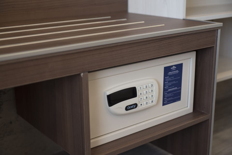 Premium bedding, Tempur-Pedic beds, in-room safe, desk