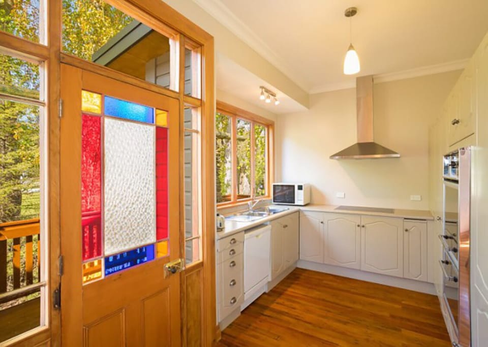Fully equipped kitchen.