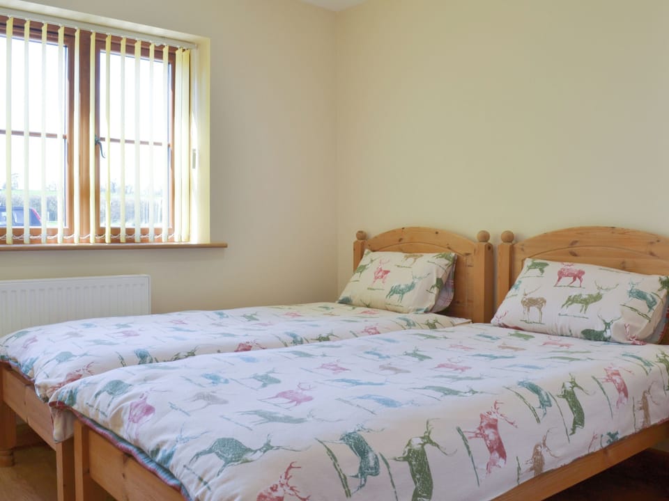 Comfortable twin bedroom | Stepen Cottage - Stepen Cottages, Chard