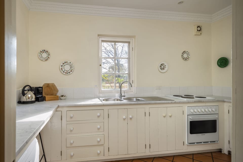 Garden Pavilion | Private kitchen | Full-size fridge, microwave, oven, stovetop