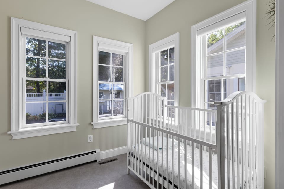 Crib in bedroom #2 