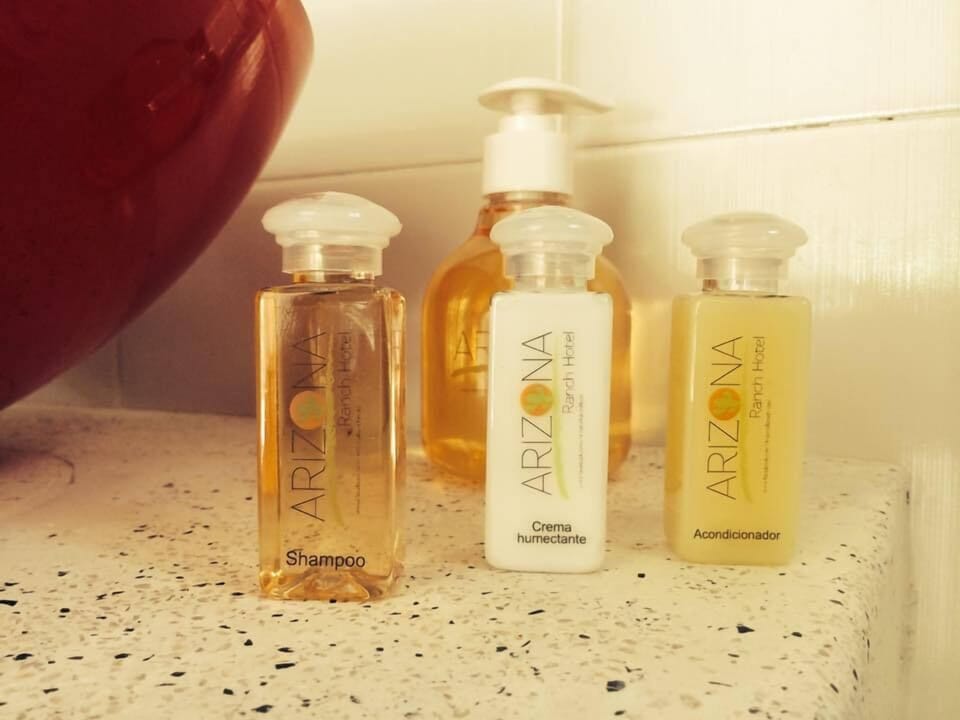 Shower, rainfall showerhead, free toiletries, towels