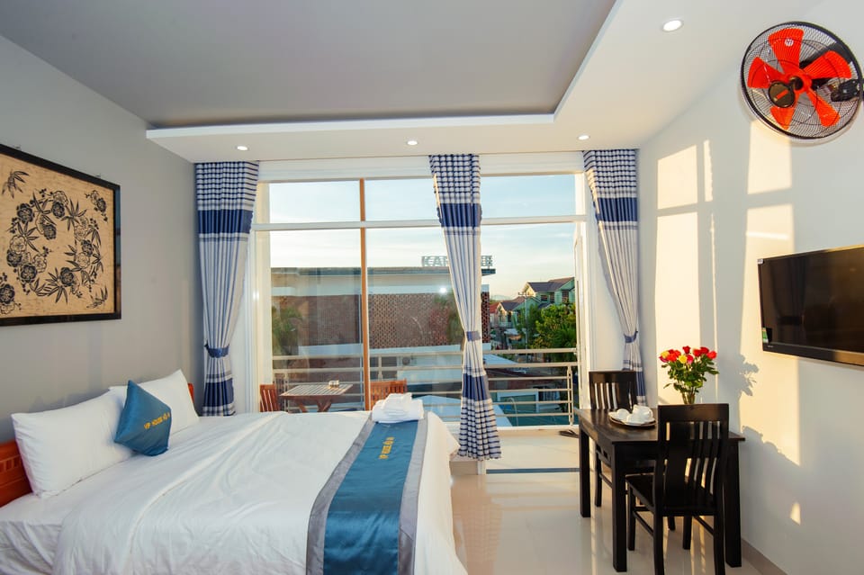 Deluxe Double Room, Balcony | Minibar, in-room safe, desk, soundproofing