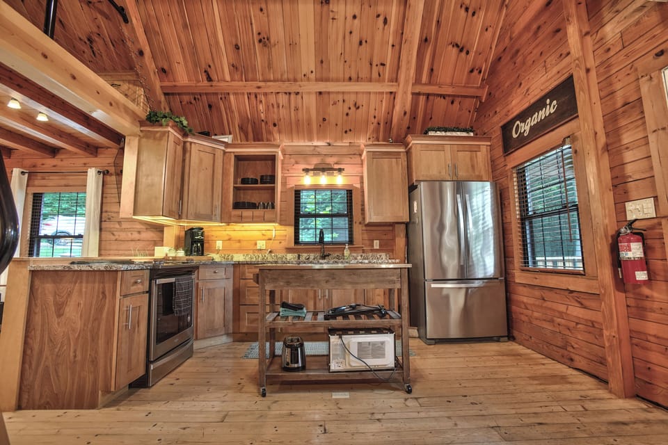 Fully-stocked kitchen with all of the cooking essentials you'll need. Don't forget to check out our Neighborhood Description for local grocery stores!