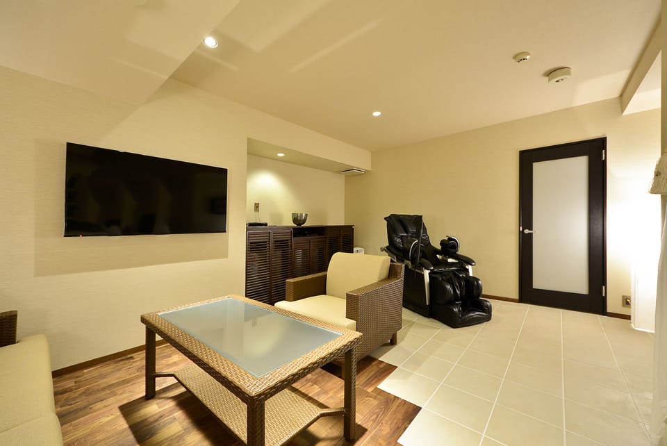 Suite Room | Free WiFi, bed sheets