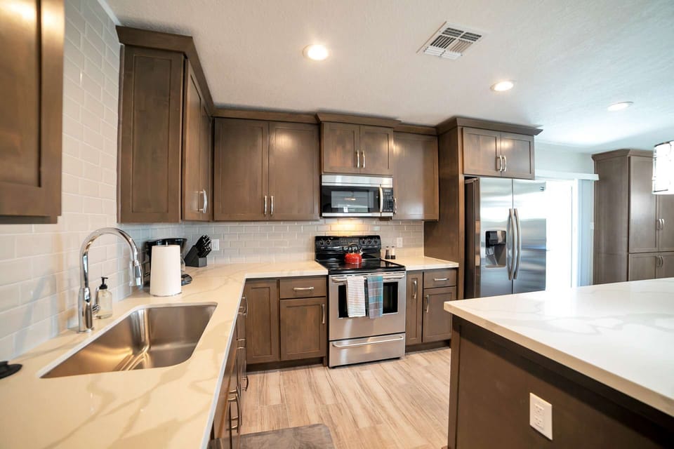 Utensils, Coffee maker, Microwave, stove/oven and fridge & more