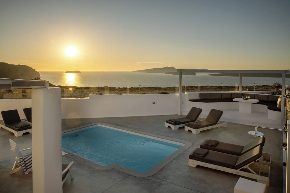 Watch the last rays of the sun, feeling the sweet cool breeze on your face!